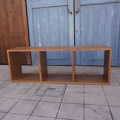 人気の無印良品のウォールナット材・3段・スタッキングシェルフです！オープンタイプのタテ・ヨコどちらでも使えるの万能棚。スリムなのでちょっとしたスペースでも活躍します♪CI313