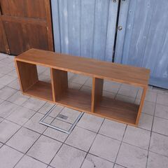 人気の無印良品のウォールナット材・3段・スタッキングシェルフです！オープンタイプのタテ・ヨコどちらでも使えるの万能棚。スリムなのでちょっとしたスペースでも活躍します♪CI313