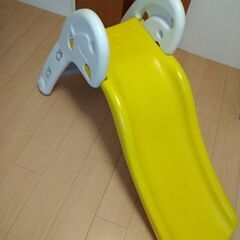 子供用　黄色の滑り台