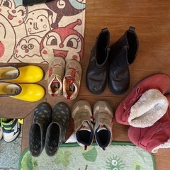 子供の長靴、くつ、ブーツ