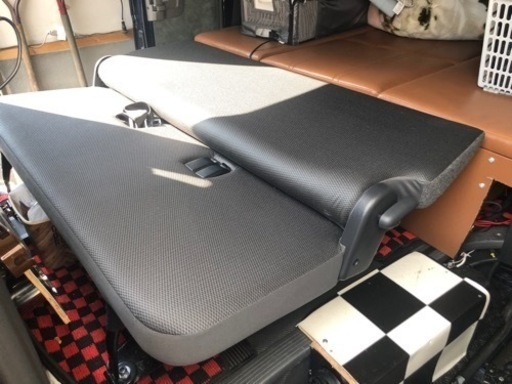 ハイエース200系6型DX GLパッケージ、セカンドシートリクライニング加工済み
