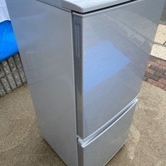 お薦め品‼️シャープどっちもつけかえドア 冷凍庫137L 2017年