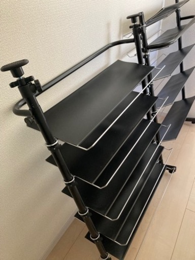 突っ張り式壁面シューズラック