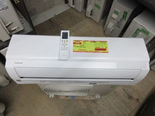 K03528　東芝　 中古エアコン　主に6畳用　冷房能力　2.2KW ／ 暖房能力　2.2KW