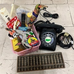 【昭和の家の雑多なモノ】黒電話　ソロバン　小物たち