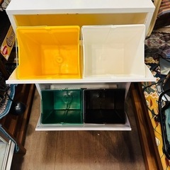 【売約済み】ダストボックス　分別　ゴミ箱　スチール　検　ドッタス　DOTTUS スチール製ダストボックス  カラフルなペールでわかりやすく分別できる　幅60cm 高さ93cm