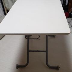 白のテーブル500×400