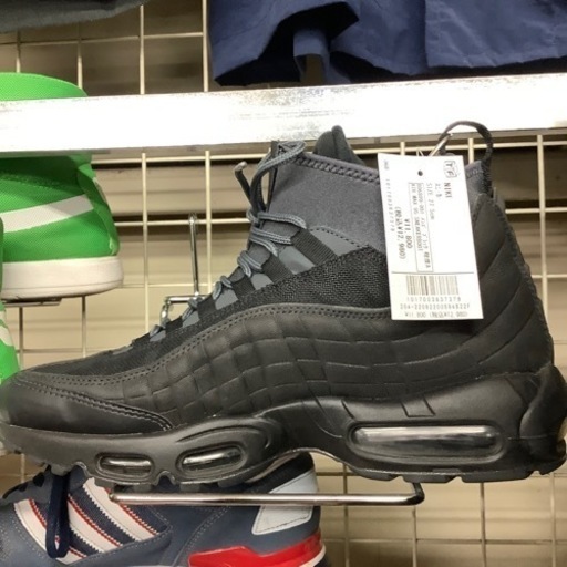NIKE スニーカー　806809 001
