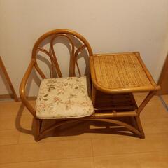 藤の椅子(テーブル一体化)