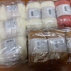 毛糸　毛100% 3色中細　3〜4玉セット200円