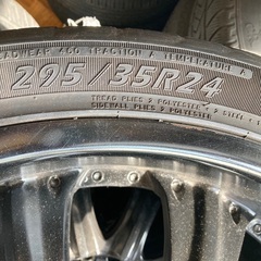 295/35R24 ナビゲーターに履いてた夏タイヤです。