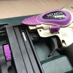 ✨日立　中古　N2504M　タッカ　25ｍｍ　ケース付き✨うるま市田場✨ ✨日立 中古 N2504M 常圧タッカ✨うるま市田場✨