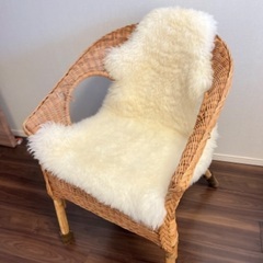 IKEA　籐の椅子とファー