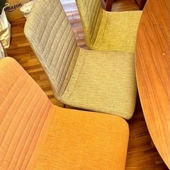 お洒落なデザイナーズダイニングテーブル(卵型)＋イス3脚