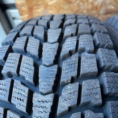 極上タイヤ　DUNLOP ダンロップ　GRANDTREK SJ6 215/80R15 109/107 LT スタッドレス タイヤ　2019年製　15インチ