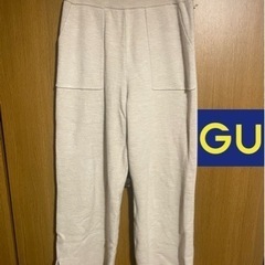 GU パンツ ベージュ 秋冬のコーデに