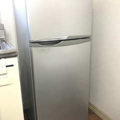 【お引取り者決定】2ドア小型冷蔵庫と洗濯機貰ってください、