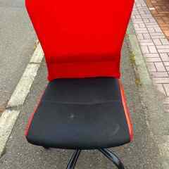 赤い椅子1個（代理出品）です・・・カンベンして下さいキャンセル続...