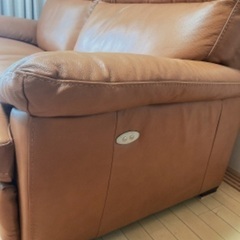 【新品同様】総本革3人掛けの自動ソファ