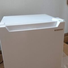 YAMADA　SERECT　小型冷蔵庫