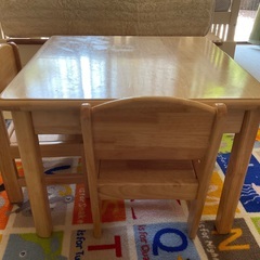幼児テーブルと椅子