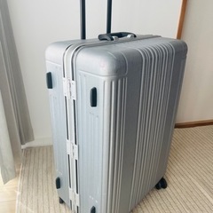 スーツケース　大型（Suitcase）シルバー色
