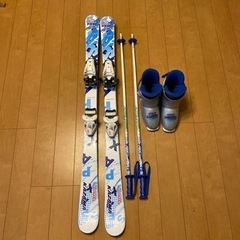 スキー板、ブーツ、ストック、子供用