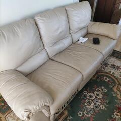 イタリア製　ナツジの高級3人掛けソファー