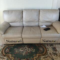 イタリア製　ナツジの高級3人掛けソファー