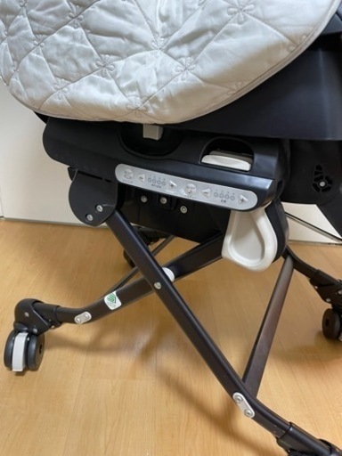 譲り先決定】コンビ ネムリラ オートスイング 上位モデル 取引中