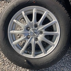 セレナスタッドレスタイヤ・アルミホイール4本セット