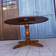 Karimoku(カリモク家具)のCOLONIAL(コロニアル)シリーズのダイニング