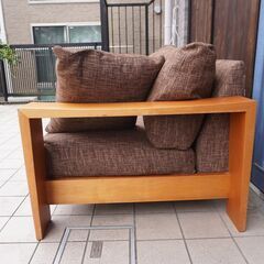 KAGURA(家具蔵)のチェリー無垢材 MODERNO(モデルノ) トリプルソファです。チェリー材のフレームは直線的でありながら優しい印象で、和モダンや北欧スタイルにもおススメの3人掛けソファー♪CI413