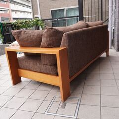 KAGURA(家具蔵)のチェリー無垢材 MODERNO(モデルノ) トリプルソファです。チェリー材のフレームは直線的でありながら優しい印象で、和モダンや北欧スタイルにもおススメの3人掛けソファー♪CI413