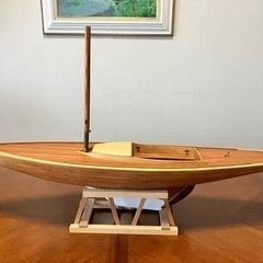 木製ヨットの船体のみの模型(ジャンク、オブジェ？)