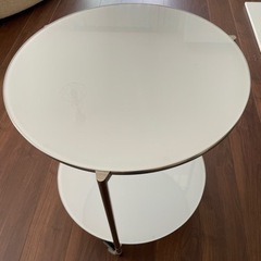 無料 IKEA 2段ガラステーブル キャスター付 ホワイト