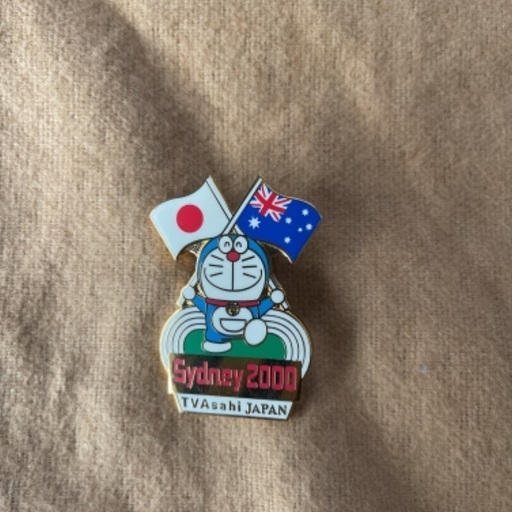 非売品　ドラえもん　ピンバッチ　シドニー