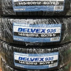 145/80R12 80/78NトーヨータイヤDELVEX935スタッドレスタイヤ23年製4本 作業代、消費税、廃タイヤ代、全て込み19800円！