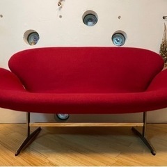 アルネヤコブセン スワンチェア レッド リプロダクト
