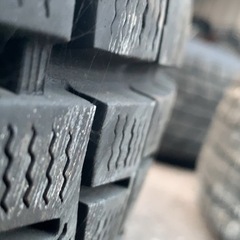 DUNLOP スタッドレスタイヤ　265/70R15 ホイール　４本セット