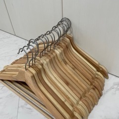 【お譲り先決まりました】IKEA 木製ハンガー20本 パンツハン...