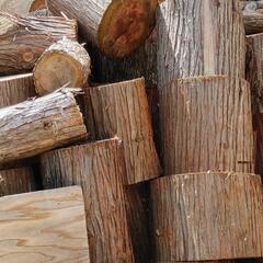 薪用玉切り材(杉)在庫多数あります。引取地:花巻市