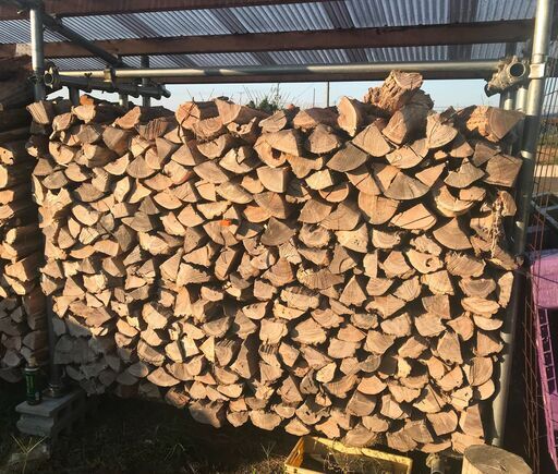 薪ストーブキャンプ広葉樹 薪割済のニセアカシア4-1薪 1棚水分8