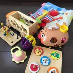 子ども用おもちゃ、プレイマットなど