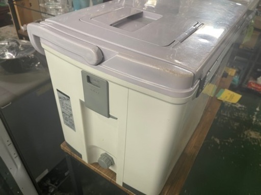 5面真空断熱 ダイワ 大型クーラーボックス プロバイザーSSX3200R両開き 