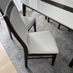 ダイニングテーブル　椅子4つセット！