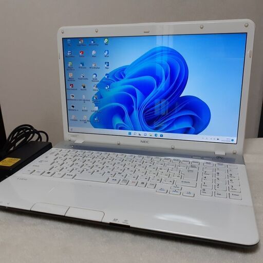 【取引中です】NEC　LaVie　綺麗なホワイト　15インチ　Wi-Fi　マルチ　テンキー付き　Windows11　②
