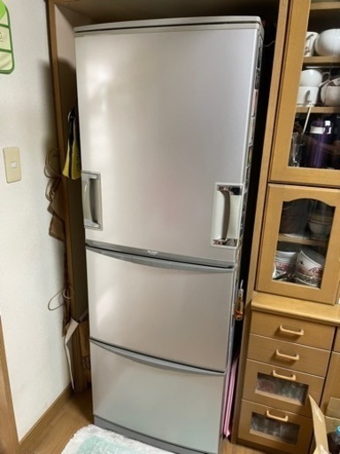 取引完了しました。値下げしました。両開き冷蔵庫まだまだ現役
