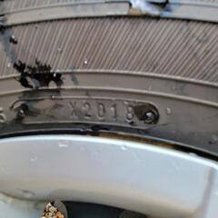 もうすぐ冬です！！スタッドレスタイヤ、ホール付き4本セット　結構値上がりしています　1.8万円　トヨタハイエース