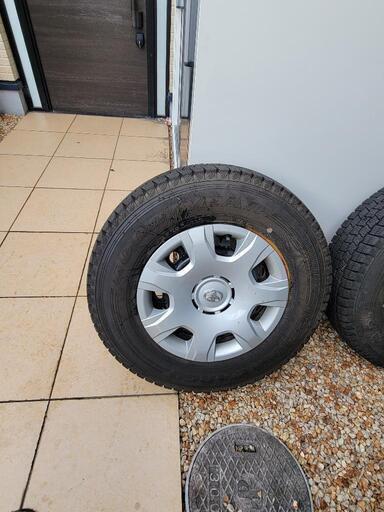 もうすぐ冬です！！スタッドレスタイヤ、ホール付き4本セット  